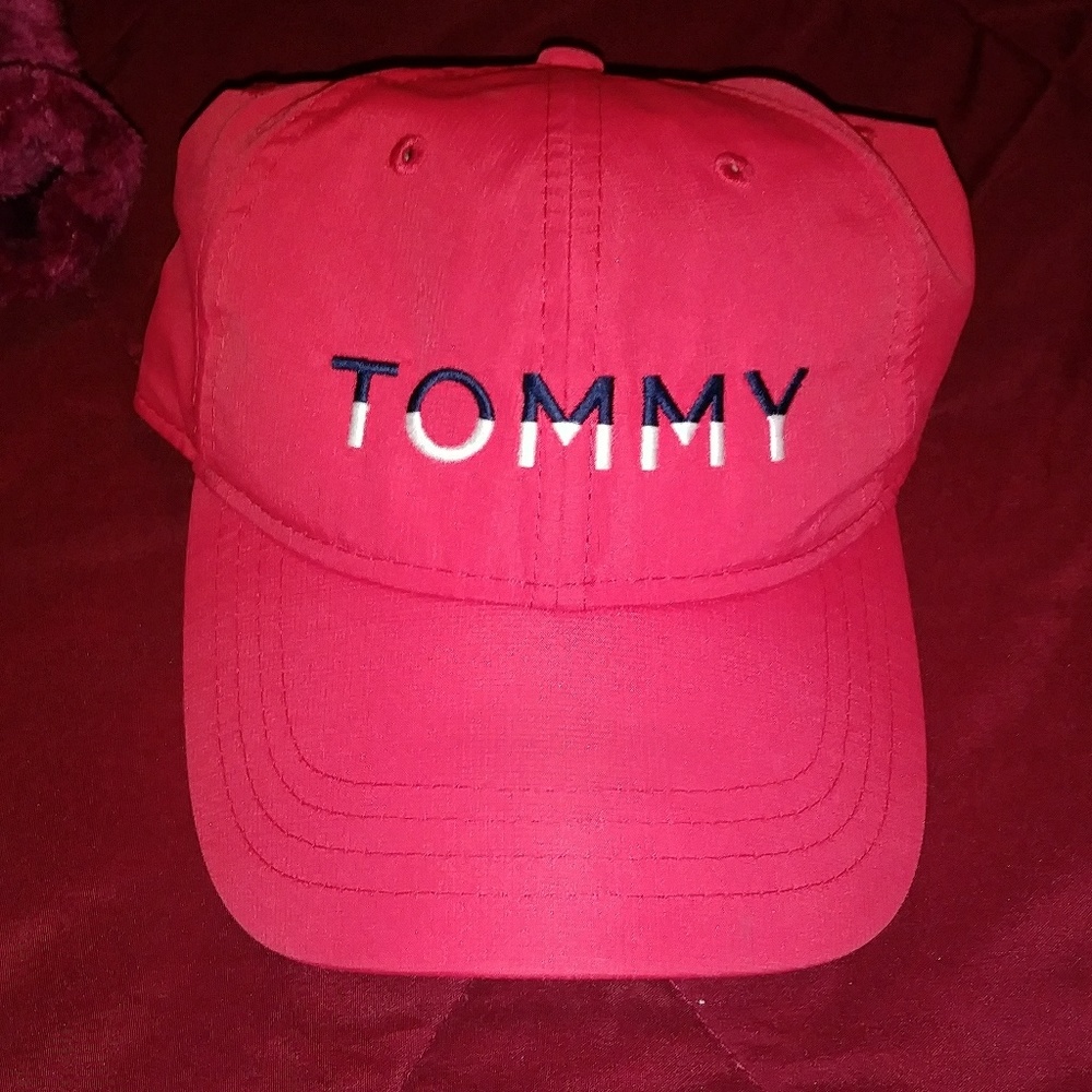 Tommy Hilfiger hat